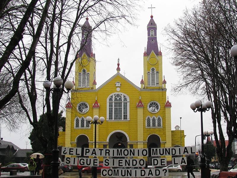 se pone malo en cuanto la ve