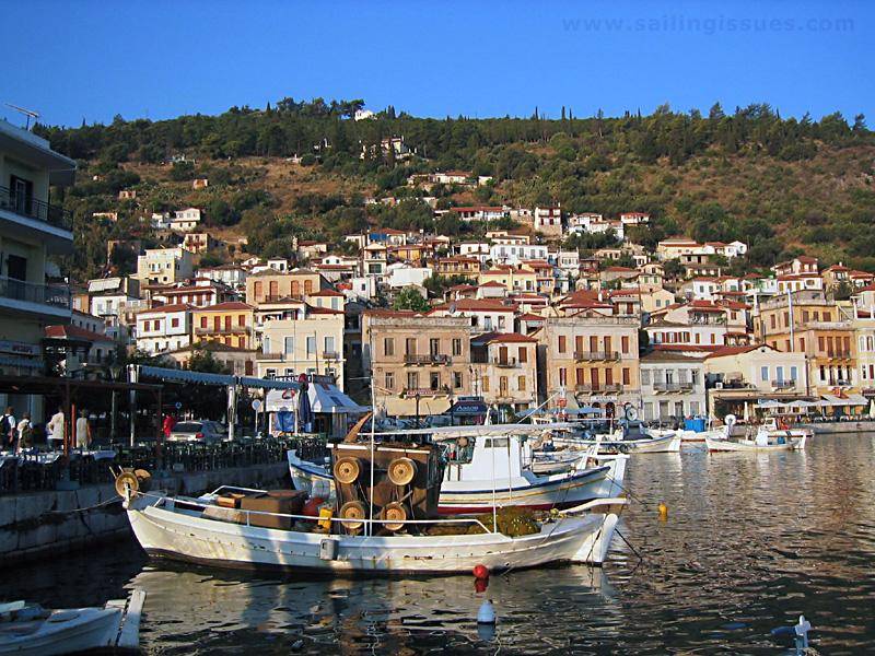 nos quedamos largo rato sobre la balsa medio dormidos