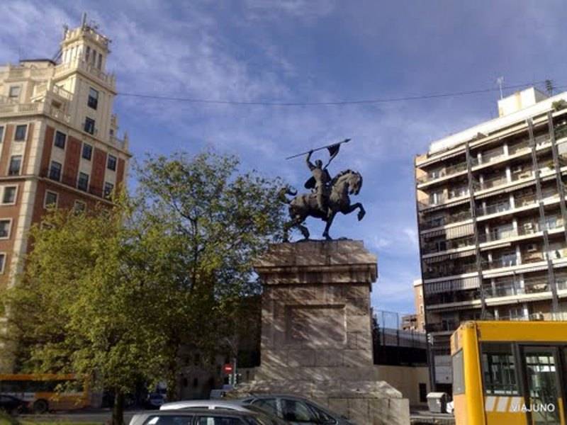 el chofer no acababa de ocupar su asiento