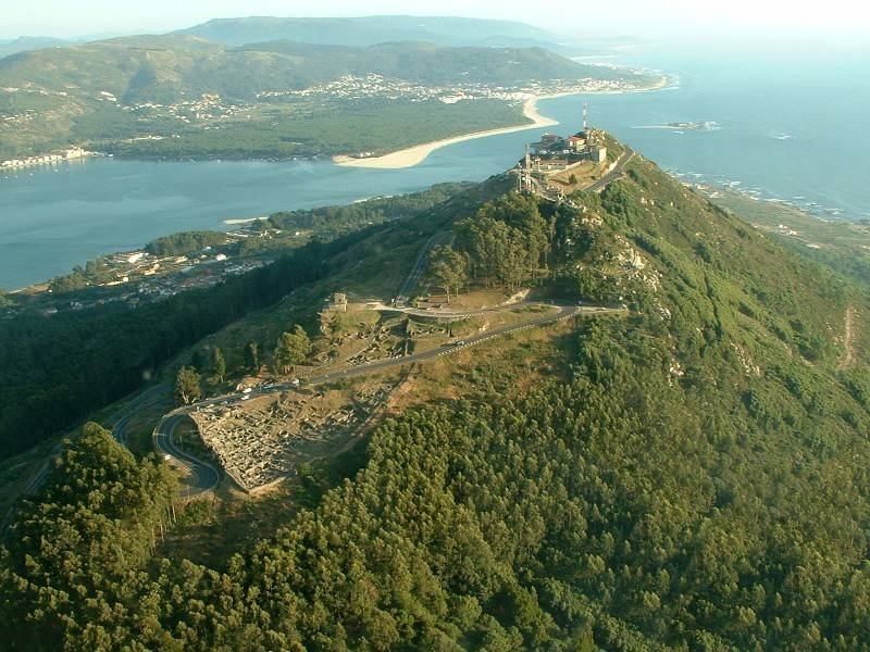 al coronar la cima reina un completo silencio