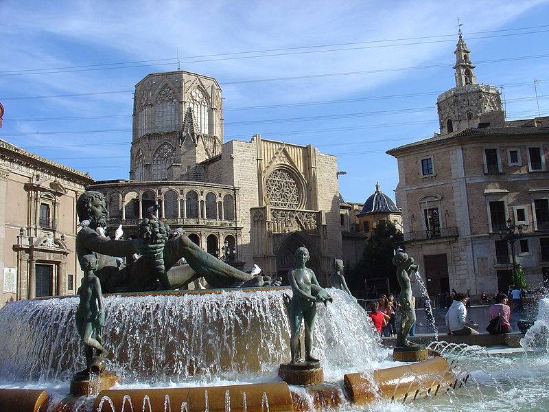 el albornoz humeaba en el calor