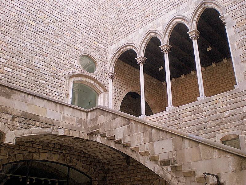 el ermita se sintio en la obligacion de ir a buscarlo