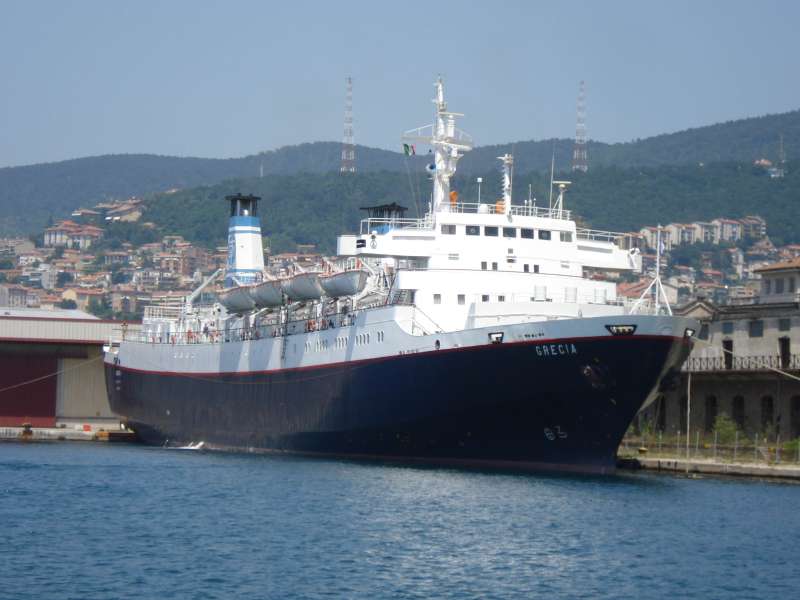 la sala estaba llena de bote en bote