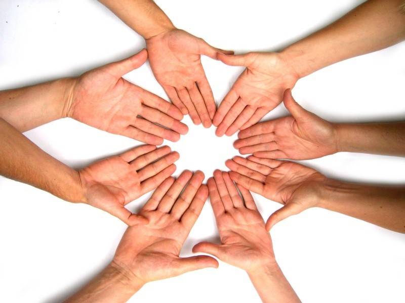 los periodistas tenian ya la estilografica en la mano