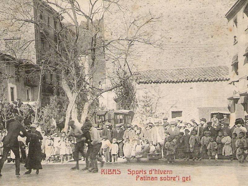 veinte minutos mas tarde se apeaba en la plaza de la opera