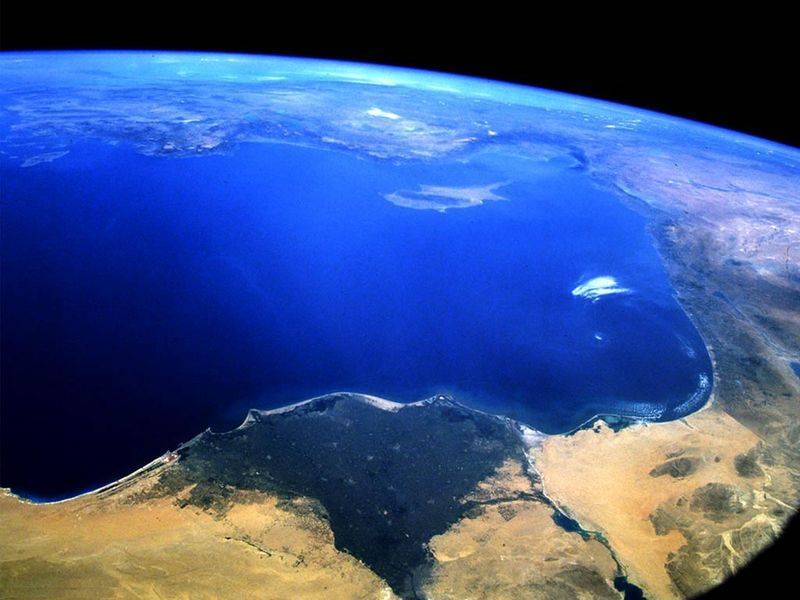 aspiraba el olor de la tierra fresca y no tenia mas sueno