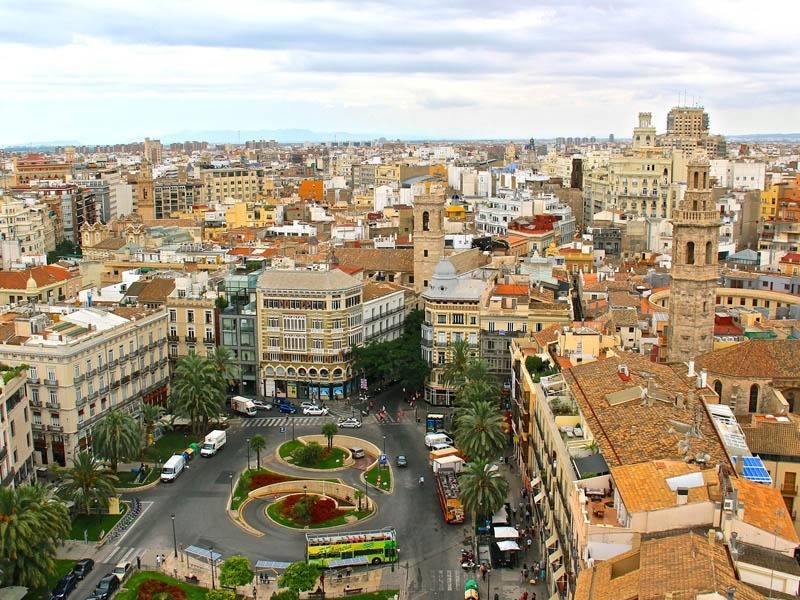 solo habia casas marrones y pequenas con pocas ventanas