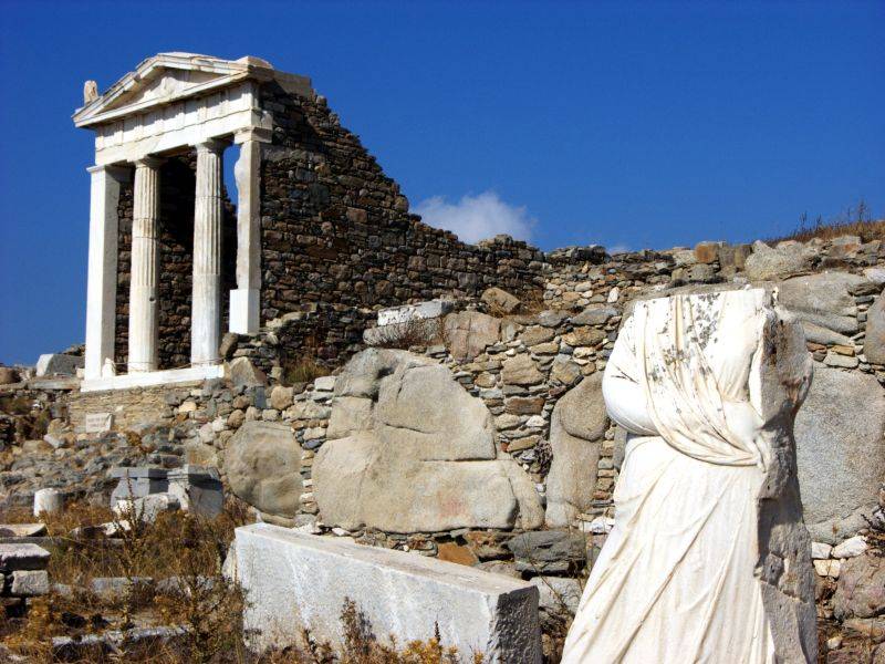 el pozo misteriosolaura se sintio entusiasmada
