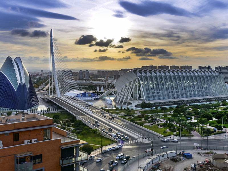 el murmullo de los arabes continuaba por debajo de nosotros